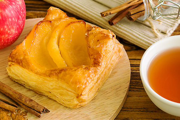 포토 JPG 해외이미지 백그라운드 디저트 사람없음 빵집 차 아침식사 사과 퍼프 시나몬 페스츄리 해외포토 음료 음식 빵 과일 상점 식사 파일형식 이미지허브