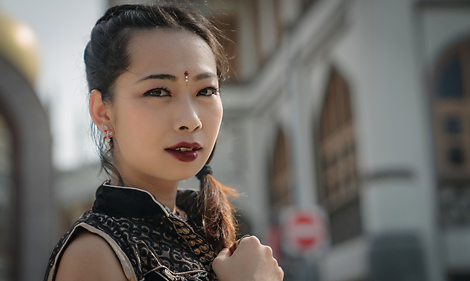 포토 JPG 해외이미지 모델 전통 라이프스타일 응시 여자 행복 문화 얼굴 포즈 건강 한명 미소 동양인 인종 여름 청춘 유행 검은색 중국 어둠 덮개 표현 보석 인도인 다문화 다민족 싱가폴 해외포토 외국인 1 시선 계절 감정 아시아 컬러 컨셉 표정 사람 생활 신체부위 뚜껑 광석 사회이슈 파일형식 이미지허브