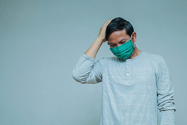 포토 JPG 해외이미지 남자 얼굴 백그라운드 컨셉 실내 건강 가면 한명 안전 사람 동양인 치료 파란색 약 검은색 고통 뜨거움 열 바이러스 보호 질병 위험 인도인 감염 전염 돌봄 인플루엔자 증상 필터 카피스페이스 해외포토 외국인 1 감정 컬러 의학 모션 인종 내부 신체부위 공백 파일형식 이미지허브