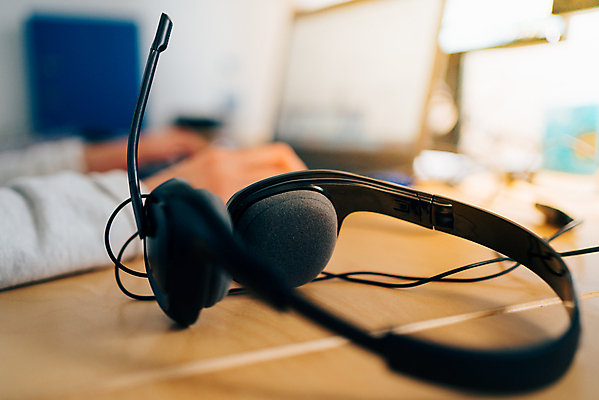 포토 JPG 해외이미지 직업 사업가 통신 탁자 주택 직장 실내 사람없음 전자제품 사무실 헤드폰 과학기술 업무 작업 도움 비즈니스우먼 닫기 연결 종업원 사이버 전화기 고객 책상 마이크 서비스 부름 온라인 운영자 지원 프리랜서 중소기업 해외포토 여자 음향기기 가구 컨셉 회사 비즈니스 모션 기술 내부 건물 직장인 파일형식 이미지허브