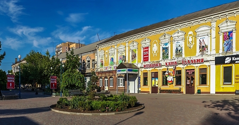 포토 JPG 해외이미지 유럽 도로 모래 바다 조각 여행 휴식 거리 사람없음 건물 여름 태양 식당 산책 산책로 바 뜨거움 휴양지 천연기념물 우크라이나 해외포토 자연요소 건축물 계절 나라 길 컨셉 교통시설 상점 장소 파일형식 이미지허브