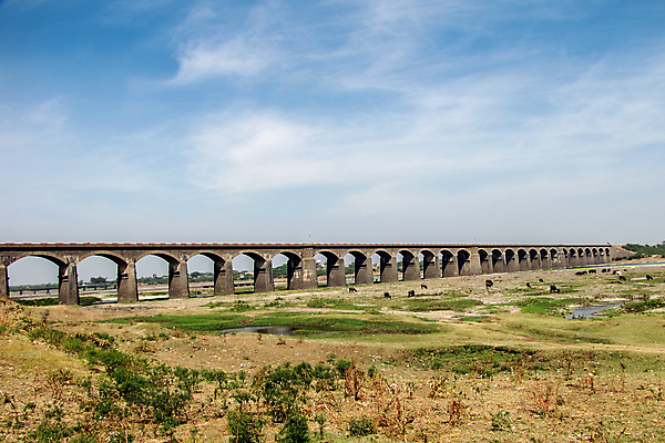 포토 JPG 해외이미지 구름 아시아 여행 건축양식 교통시설 하늘 벽돌 풍경 사람없음 초록색 물 파란색 강 바위 침대 역사 아치 질감 구름다리 선로 옛날 그리너리 해외포토 자연요소 건축 나라 컬러 가구 교통 돌_바위 다리_건축물 시설 파일형식 트랜드컬러 이미지허브