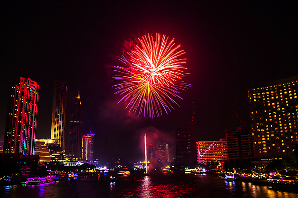 포토 JPG 해외이미지 기념일 행복 바다 백그라운드 크리스마스 하늘 호텔 불 추상 휴가 새로움 기념 이벤트 사람없음 장식 빨간색 파란색 빛 강 컬러풀 파티 검은색 축제 어둠 기쁨 흰색 축하 도시 4 야간 폭발 연도 방콕 파열 강렬 광 독립 해외포토 자연요소 감정 컬러 컨셉 무늬 태국 숙소 숫자 파일형식 이미지허브