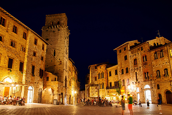 포토 JPG 해외이미지 유럽 중년 건축양식 사람없음 건물 여름 탑 어둠 일몰 이탈리아 새벽 도시 중세 역사 야간 저녁 시력 타운 8월 옛날 토스카나 해외포토 자연요소 건축물 계절 건축 나라 성인 노을 날짜 파일형식 이미지허브