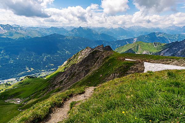 포토 JPG 해외이미지 구름 라이프스타일 응시 여행 자연 휴가 산 파노라마 사람없음 야외 여름 환경 맑음 등산 트래킹 하이킹 시골 저수지 오스트리아 고독 정상 알프스 천국 고립 절정 해외포토 자연요소 시선 계절 감정 유럽 레저 날씨 촬영기법 생활 생태계 파일형식 이미지허브