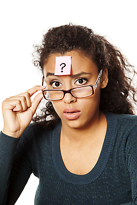 포토 JPG 해외이미지 학생 여자 교육 종이 안경 얼굴 생각 아이디어 한명 사람 머리 쪽지 어둠 표현 질문 심볼 피부 사인 고민 흰배경 해결 의심 바보 배려 이마 혼란 해외포토 1 잡화 감정 백그라운드 컨셉 신체부위 흰색 파일형식 이미지허브