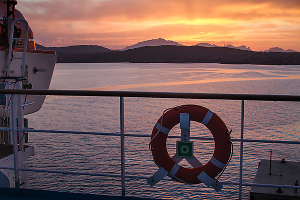 포토 JPG 해외이미지 산업 바다 여행 오렌지 교통시설 하늘 휴가 항해 안전 사람없음 물 일출 장비 보트 역 크루즈 갑판 보안 함선 해군 포트 네비게이션 구명용품 뱃놀이 해외포토 자연요소 교통 배_교통 과일 군대 노을 전통놀이 안전장비 시설 파일형식 이미지허브