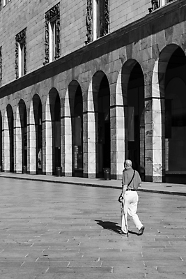 포토 JPG 해외이미지 1 라이프스타일 공원 할아버지 남자 도로 여행 2 건축양식 지팡이 거리 흑백 사람 성인 사람없음 야외 건물 걷기 검은색 산책 흰색 기둥 도시 막대기 은퇴 아치 돌봄 밀라노 옛날 해외포토 건축물 공공시설 노년 건축 길 컬러 교통시설 모션 휴식 촬영기법 생활 이탈리아 파일형식 이미지허브
