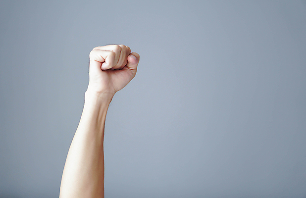 포토 JPG 해외이미지 백인 1 손 남자 백그라운드 컨셉 비즈니스 손가락 한명 사람 손짓 스크린 힘 주먹 터치 엄지손가락 흰색 심볼 사인 싸움 팔 혁명 공격적 때리기 스트라이크 항의 해외포토 서양인 컬러 모션 신체부위 파일형식 이미지허브