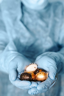 포토 JPG 해외이미지 손 디자인 계절 장갑 휴가 건강 관리 가면 한명 안전 장식 파란색 글로벌 축제 흰색 축하 잡기 바이러스 보호 오브젝트 예방 잔치 부활절계란 감염 유지 고립 라텍스 위기 위생관리 전염병 핸드메이드 해외포토 1 잡화 컬러 컨셉 모션 부활절 사람 신체부위 계란 질병 파일형식 이미지허브