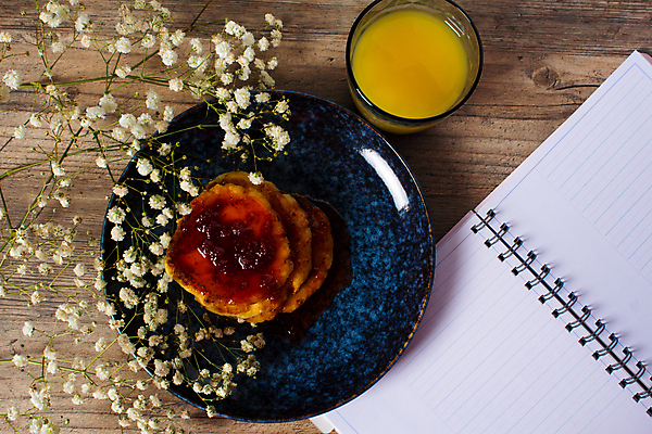 포토 JPG 해외이미지 접시 디자인 꽃 종이 음식 백그라운드 컨셉 잎 다이어트 과일 탁자 아침 디저트 건강 요리 사람없음 목재 사무실 갈색 식사 저녁식사 공백 가을 흰색 기록 신선 달콤 맛 아침식사 계획 오렌지주스 정상 잼 굽기 칼로리 시트 팬케이크 내추럴 점심식사 페스츄리 목차 해외포토 주간 나무 식물 식기 계절 빵 컬러 가구 비즈니스 재료 케이크 소스_음식 과일주스 구이 파일형식 이미지허브