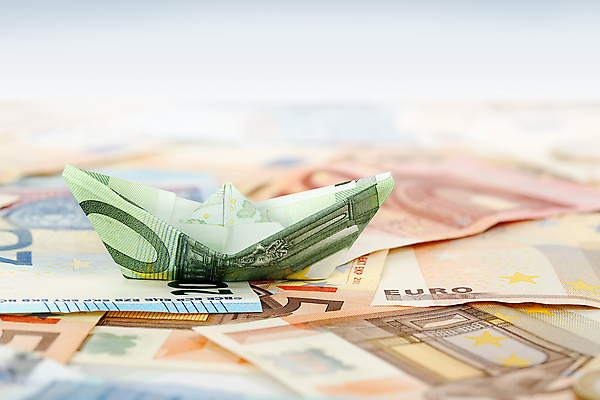 포토 JPG 해외이미지 유럽 종이 바다 컨셉 지폐 돈 비즈니스 성공 추상 항해 풍경 사람없음 금융 경제 유로 성장 보트 재산 심볼 투자 비전 이익 개발 예산 해외포토 나라 무늬 배_교통 파일형식 이미지허브