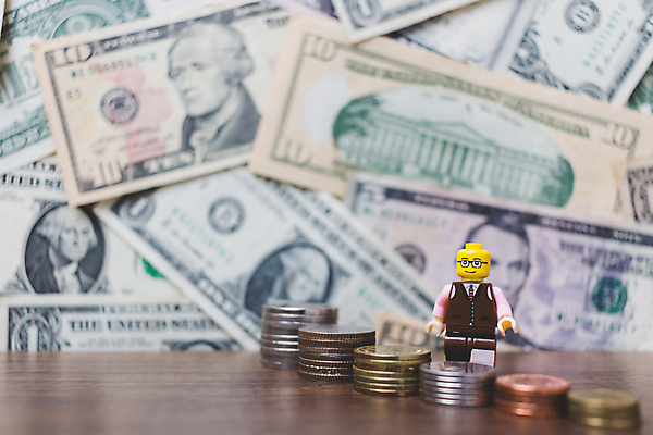 포토 JPG 해외이미지 캐릭터 컨셉 돈 비즈니스 성공 노동자 사람 정장 사람없음 사무실 장난감 숫자 노란색 달러 미국 피규어 업무 비즈니스맨 그룹 상품 작음 플라스틱 슛 레고 고립 미니 해외포토 직업 문자 옷 남자 컬러 북아메리카 재질 미니어처 작업 직장인 재산 크기 파일형식 이미지허브