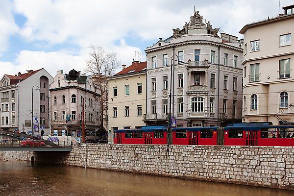 포토 JPG 해외이미지 문화 여행 건축양식 자연 풍경 사람없음 야외 물 파란색 강 환경 바위 신선 도시 중세 역사 타운 보스니아 옛날 해외포토 자연요소 건축 컬러 돌_바위 생태계 파일형식 이미지허브