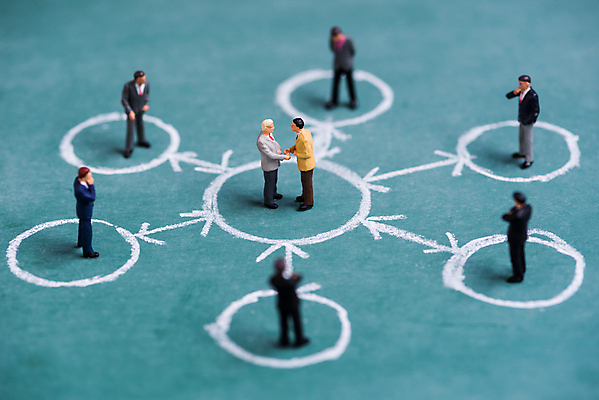 포토 JPG 해외이미지 아이콘 모델 손 교육 백그라운드 컨셉 돈 비즈니스 관계 노동자 화살 아이디어 사람 사람없음 그래픽 장난감 숫자 검은색 칠판 공백 미니어처 피규어 흰색 업무 비즈니스맨 원형 네트워크 그룹 연결 접속 작음 그림 분필 미니 방법 소셜 해외포토 도형 직업 문자 남자 컬러 신체부위 모형 작업 직장인 재산 크기 초크 파일형식 이미지허브