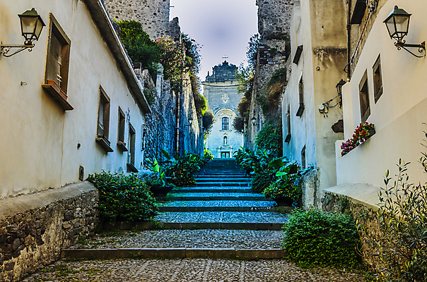 포토 JPG 해외이미지 유럽 모래 바다 섬 여행 자연 하늘 휴가 휴식 산 거리 파노라마 풍경 해변 사람없음 여름 파란색 모래사장 태양 교회 평화 맑음 침묵 이탈리아 골동품 흰색 만 중세 역사 클래식 지중해 단계 이국적 해외포토 자연요소 계절 나라 컬러 컨셉 종교건축 날씨 촬영기법 건물 소리 생태계 파일형식 이미지허브