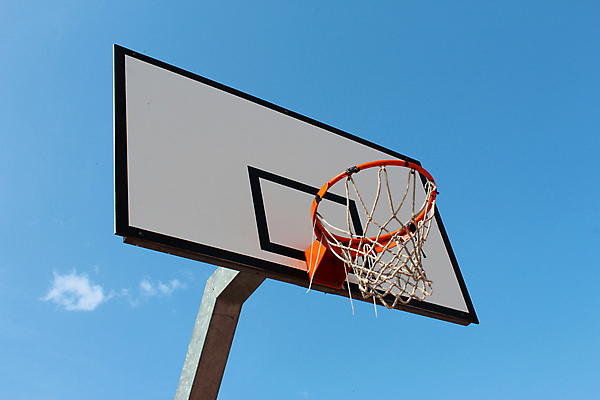 포토 JPG 해외이미지 스포츠 하늘 농구 사람없음 야외 파란색 손상 흰색 그물 가장자리 놀이터 테두리 직사각형 고립 법정 해외포토 도형 컬러 컨셉 놀이 구기 둘레 파일형식 이미지허브