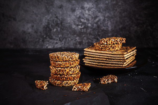 포토 JPG 해외이미지 음식 조각 백그라운드 자연 해바라기 디저트 건강 사탕 씨앗 사람없음 갈색 노란색 쌓기 쿠키 검은색 어둠 회색 에너지 견과류 바 달콤 맛 아침식사 설탕 먹기 유기농 땅콩 깨 시럽 꿀 내추럴 단백질 아마 어려움 콘크리트 핸드메이드 캐러멜 해외포토 식물 웰빙 꽃 컬러 컨셉 식재료 모션 식사 조미료 생태계 영양소 파일형식 이미지허브