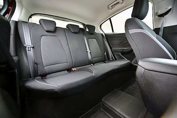 포토 JPG 해외이미지 디자인 쿠션 의자 창문 교통시설 자동차 휴식 실내 안전 사람없음 내부 빛 머리 회색 운전 벨트 고급 우아함 보호 휘발유 가죽 보안 엔진 디젤 자동 제어 해외포토 잡화 육상교통 컬러 가구 교통 컨셉 모션 신체부위 석유 시설 파일형식 이미지허브