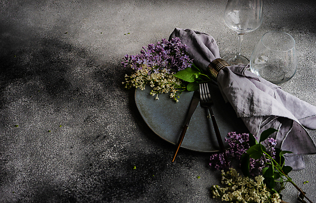 포토 JPG 해외이미지 식기 접시 포크 와인잔 회색배경 사람없음 나이프 냅킨 라일락 카피스페이스 해외포토 꽃 백그라운드 술잔 공백 회색 칼 파일형식 이미지허브