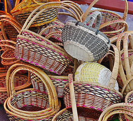 포토 JPG 해외이미지 전통 패턴 기술 손잡이 사람없음 바구니 원형 시장 가장자리 대나무 내추럴 등나무 수공예품 짜기 핸드메이드 해외포토 도형 나무 무늬 모션 둘레 공예품 파일형식 이미지허브