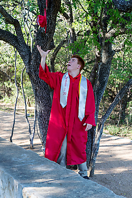포토 JPG 해외이미지 남자 행복 여유 포즈 졸업 학교 성공 기념 한명 미소 소년 10대 빨간색 파란색 축구 끝 주근깨 저지 플레이어 해외포토 1 교육 감정 어린이 컬러 컨셉 청소년 표정 사람 구기 점 파일형식 이미지허브