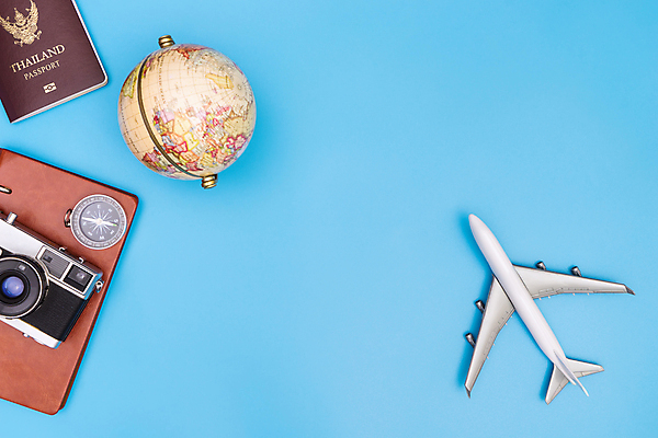 포토 JPG 해외이미지 디자인 여행 백그라운드 컨셉 지도 장신구 탁자 휴가 사람없음 파란색 세계 글로벌 지구본 여행객 우주 수확 흰색 플랫 정상 책상 오브젝트 여권 위치 해외포토 컬러 가구 농업 사람 파일형식 이미지허브