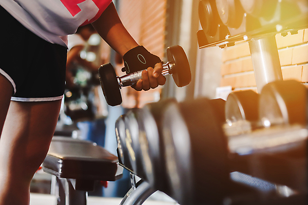 포토 JPG 해외이미지 모양 라이프스타일 손 여자 스포츠 신체 근육 건강 한명 사람 동양인 성인 운동 검은색 힘 아령 장비 에너지 닫기 무게 보디빌더 연습 체육관 근육질 리프팅 이두근 해외포토 1 컬러 모션 인종 생활 신체부위 보디빌딩 몸매 파일형식 이미지허브