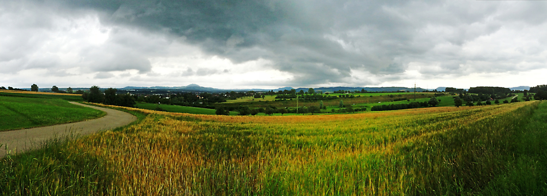 포토 JPG 해외이미지 구름 자연 하늘 날씨 산 독일 풍경 사람없음 초록색 어둠 회색 시골 보호 흐림 산악지대 나쁜 폭풍우 해외포토 자연요소 유럽 컬러 컨셉 비_날씨 자연재해 생태계 파일형식 이미지허브
