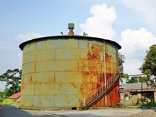 포토 JPG 해외이미지 산업 공장 사람없음 계단 수확 원형 철 버리기 부식 탱크 단계 썩음 옛날 철강 해외포토 도형 농업 공업 모션 파일형식 이미지허브