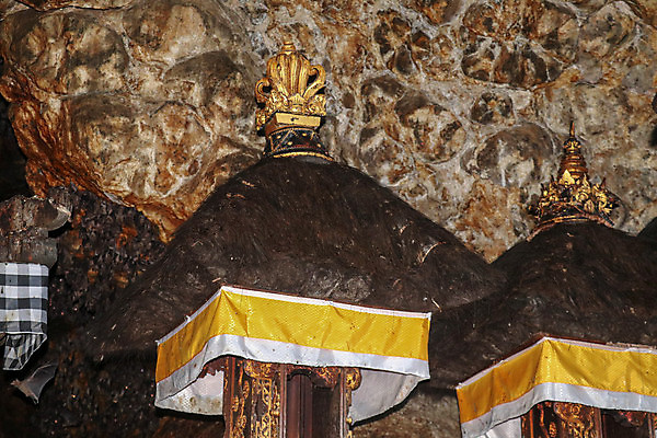 포토 JPG 해외이미지 아시아 종교 문화 조각 여행 건축양식 자연 휴가 매달리기 사람없음 장식 조각상 기도 잠 사찰 그룹 의식 영혼 동굴 신비 심볼 발리 인도네시아 박쥐 신성 숭배 힌두교 해외포토 건축 나라 섬 컨셉 포유류 종교건축 모션 조형물 생태계 파일형식 이미지허브