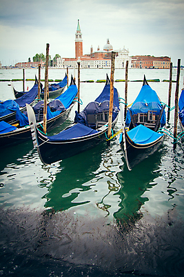 포토 JPG 해외이미지 물결 여행 미술 사람없음 건물 물 강 여행객 항구 맑음 일몰 이탈리아 보트 곤돌라 운하 베네치아 수평선 해외포토 자연요소 건축물 유럽 배_교통 교통시설 날씨 문화예술 사람 노을 파일형식 이미지허브
