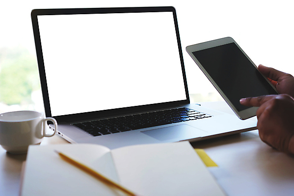 포토 JPG 해외이미지 교육 남자 얼굴 커피 음료 백그라운드 인터넷 비즈니스 통신 탁자 성공 주택 관리 사람 사람없음 내부 목재 금융 노트북 스터디 컴퓨터 사무실 노란색 우주 스크린 공책 웹 공백 방 흰색 업무 작업 오픈 책상 복고 옛날 해외포토 나무 컬러 가구 컨셉 재료 문구용품 건물 신체부위 경제 전자제품 학습 파일형식 이미지허브