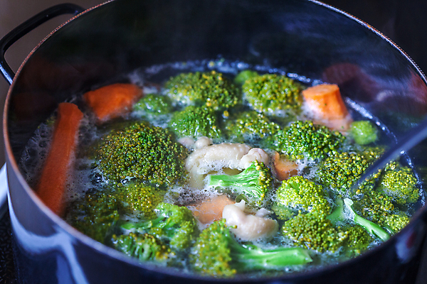 포토 JPG 해외이미지 전통 접시 음식 백그라운드 다이어트 채소 건강 요리 사람없음 목재 초록색 컬러풀 주방 식사 저녁식사 당근 흰색 시골 신선 뜨거움 사발 수프 정상 브로콜리 먹기 크림 유기농 점심식사 채식주의자 핸드메이드 디톡스 해외포토 나무 식기 웰빙 컬러 재료 모션 뿌리채소 사기그릇 채식 파일형식 이미지허브