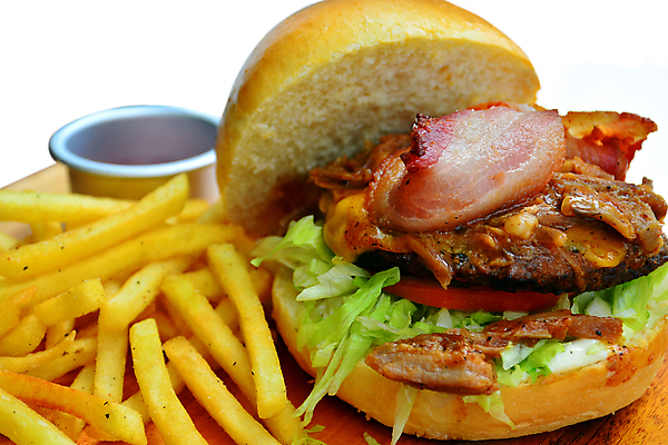 포토 JPG 해외이미지 패스트푸드 실내 사람없음 감자튀김 햄버거 양상추 인스턴트 정크푸드 흰배경 베이컨 패티 해외포토 음식 백그라운드 채소 감자 돼지고기 내부 튀김 흰색 파일형식 이미지허브