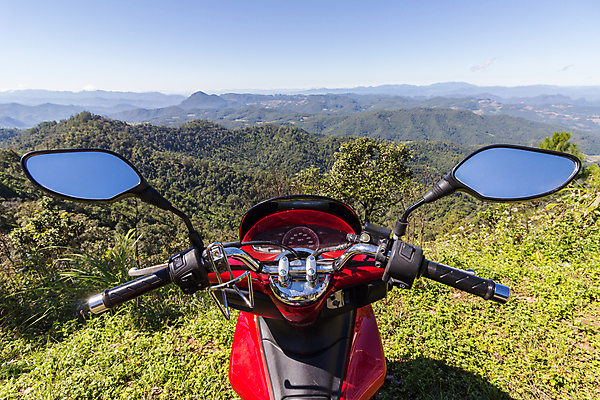 포토 JPG 해외이미지 라이프스타일 여행 컨셉 태국 하늘 휴가 산 사람없음 빨간색 초록색 여름 파란색 햇빛 스쿠터 오토바이 레이싱 승차 언덕 해외포토 계절 아시아 컬러 모션 시합 생활 태양 바이크 파일형식 이미지허브