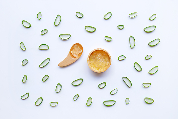 포토 JPG 해외이미지 스튜디오촬영 단면 실내 사람없음 하이앵글 흰배경 나무숟가락 나무그릇 알로에 해외포토 식물 그릇 뷰포인트 백그라운드 내부 목재 숟가락 흰색 파일형식 이미지허브