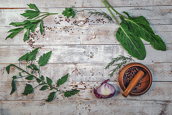 포토 JPG 해외이미지 음식 백그라운드 잎 채소 재료 자연 탁자 양파 파프리카 프레임 건강 요리 씨앗 사람없음 목재 컬러풀 주방 이탈리아 흰색 시골 양념 닫기 맛 정상 인도인 허브 향신료 준비 유기농 아로마 레시피 후추 모음 바질 로즈메리 내추럴 카피스페이스 해외포토 외국인 나무 식물 웰빙 유럽 컬러 가구 컨셉 모션 동양인 한글 공백 생태계 향미료 파일형식 이미지허브