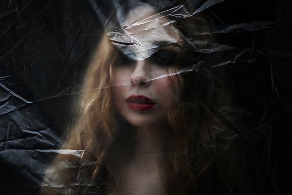 포토 JPG 해외이미지 백인 컨셉 상상 한명 사람 상반신 세로 컬러풀 유행 투명 화려 고독 보호 신비 무서움 플라스틱 사회이슈 미녀 환경보전 개성 특별함 여자만 여자한명만 해외포토 서양인 1 감정 컬러 재질 미인 파일형식 이미지허브