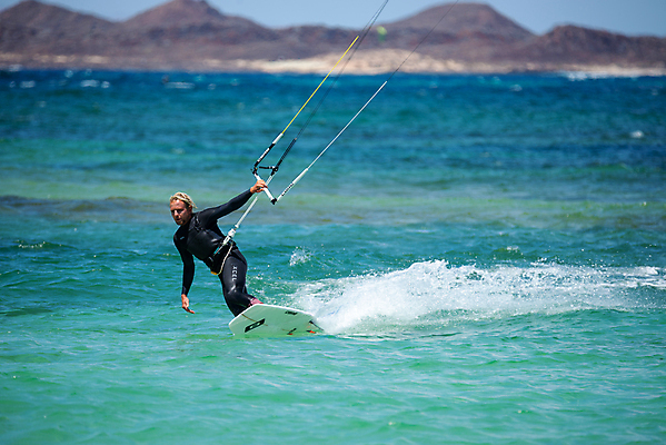 포토 JPG 해외이미지 스포츠 파도 바다 여행 포즈 자연 바람 한명 풍경 물 여름 파란색 태양 일출 서핑 연 속도 서퍼 프리스타일 수평선 해외포토 자연요소 1 계절 컬러 날씨 운동선수 사람 놀이용품 노을 수상스포츠 생태계 파일형식 이미지허브