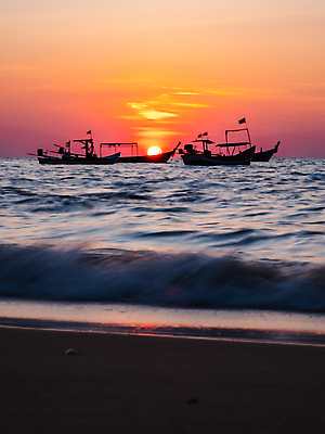 포토 JPG 해외이미지 구름 전통 아시아 파도 섬 백그라운드 태국 자연 하늘 낚시 풍경 사람없음 햇빛 태양 일출 보트 꼬리 석호 안다만 파라다이스 해외포토 자연요소 나라 바다 배_교통 레저 노을 생태계 파일형식 이미지허브