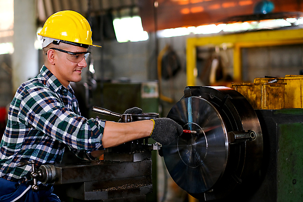 포토 JPG 해외이미지 백인 직업 1 응시 남자 산업 안경 유니폼 비즈니스 공장 노동자 직장 한명 안전 사람 금속 기계 장비 업무 기술자 엔지니어 수리 보호 안전모 헬멧 종업원 집중 서비스 경영자 전자 무거움 감독관 정비공 유지 제어 철강 해외포토 서양인 시선 잡화 옷 컨셉 회사 공업 재질 작업 무게 안전장비 보호장비 리더 파일형식 이미지허브