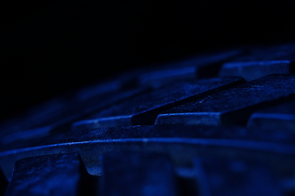 포토 JPG 해외이미지 도로 백그라운드 겨울 패턴 교통시설 자동차 표면 추상 새로움 안전 사람없음 옆모습 파란색 빛 검은색 어둠 재활용 공연 운전 흰색 레이싱 바퀴 원형 닫기 묘사 오브젝트 속도 질감 타이어 밟기 짐차 고무 고립 선로 제어 해외포토 도형 계절 길 육상교통 뷰포인트 컬러 교통 컨셉 무늬 모션 이벤트 시합 시설 친환경 파일형식 이미지허브