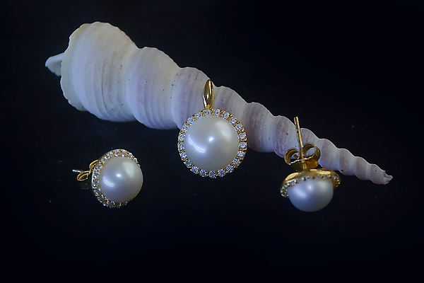 포토 JPG 해외이미지 디자인 결혼 백그라운드 목걸이 팔찌 선물 사람없음 빛 유행 귀걸이 바위 반지 화려 황금 고급 은색 크리스탈 보석 수집 에메랄드 다이아몬드 보물 고립 루비 사파이어 전용 팬던트 핸드메이드 해외포토 컬러 컨셉 장신구 이벤트 돌_바위 광석 파일형식 이미지허브