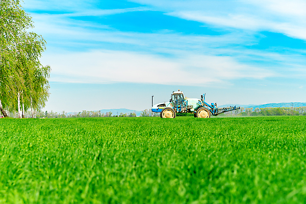 포토 JPG 해외이미지 주간 밭 하늘 풍경 사람없음 야외 맑음 시골 트랙터 해외포토 자연요소 농업 날씨 농기계 특수차량 파일형식 이미지허브