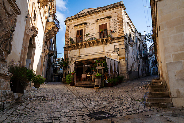 포토 JPG 해외이미지 유럽 여행 건축양식 하늘 지붕 파노라마 풍경 사람없음 야외 건물 도시풍경 햇빛 교회 마을 이탈리아 바위 도시 역사 지중해 타운 바로크 옛날 해외포토 건축물 건축 나라 바다 종교건축 촬영기법 태양 돌_바위 파일형식 이미지허브