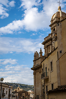 포토 JPG 해외이미지 유럽 여행 건축양식 하늘 지붕 파노라마 풍경 사람없음 야외 건물 도시풍경 햇빛 교회 마을 이탈리아 바위 도시 역사 지중해 타운 바로크 옛날 해외포토 건축물 건축 나라 바다 종교건축 촬영기법 태양 돌_바위 파일형식 이미지허브