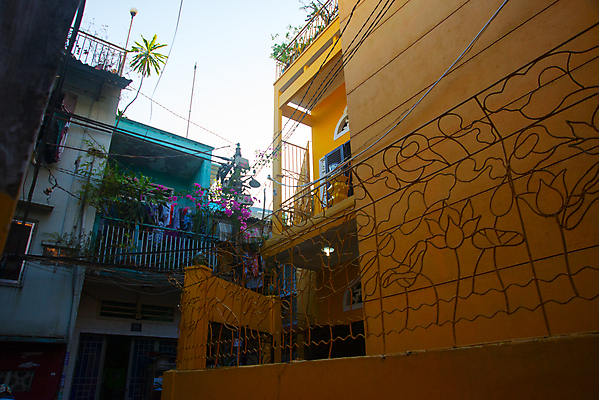 포토 JPG 해외이미지 외관 아시아 종교 문화 시계 잎 비즈니스 건축양식 지붕 동양인 사람없음 건물 파란색 강 도시풍경 성당 교회 탑 천주교 가을 도시 영혼 역사 베트남 남쪽 천연기념물 프랑스어 공산주의 식민지 인도차이나반도 필승 수평선 해외포토 식물 문자 건축물 계절 건축 나라 컬러 종교건축 인종 풍경 동남아시아 우승 방향 파일형식 이미지허브