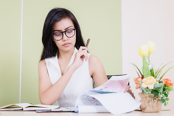 포토 JPG 해외이미지 직업 여자 남자 종이 컨셉 회사 비즈니스 사업가 통신 탁자 성공 협력 직장 설명 한명 사람 금융 노트북 컴퓨터 사무실 흰색 업무 비즈니스맨 비즈니스우먼 그룹 계획 상담원 토론 책상 분석 동료 보고서 컨설턴트 상담 경영자 문서 투자 경영 프로젝트 해외포토 1 컬러 가구 관계 모션 경제 전자제품 작업 직장인 사무원 전문직 리더 파일형식 이미지허브