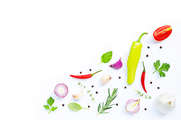 포토 JPG 해외이미지 백그라운드 토마토 채소 식재료 고추 실내 마늘 사람없음 신선 흰배경 후추 로즈메리 적양파 카피스페이스 해외포토 양파 내부 공백 흰색 허브 향신료 파일형식 이미지허브